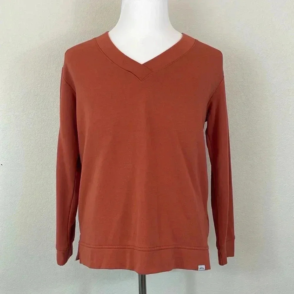Men’s burnt orange fleece lined v neck sweatshirt size medium